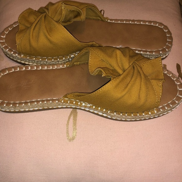 Flat espadrille cloth sandals. - Picture 4 of 5